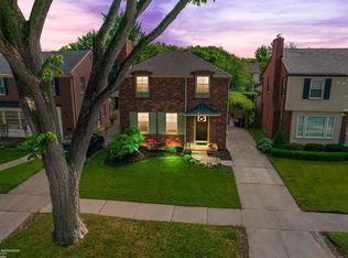456 McKinley Ave, Grosse Pointe Farms, MI 48236