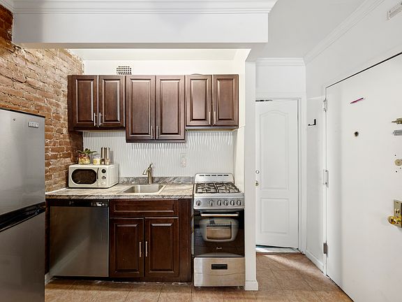 4th image of 237 E 2nd St APT 2C