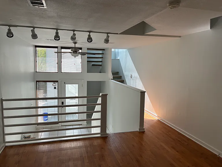 815 W Pensacola St #15 — Photo 9