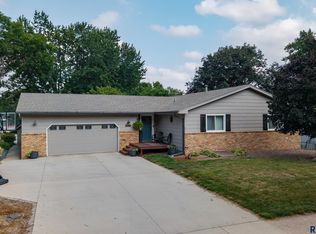 2212 S Valley View Rd, Sioux Falls, SD 57106