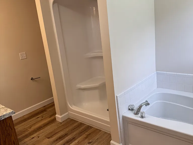 5 S Heathrow Dr NW — Photo 15