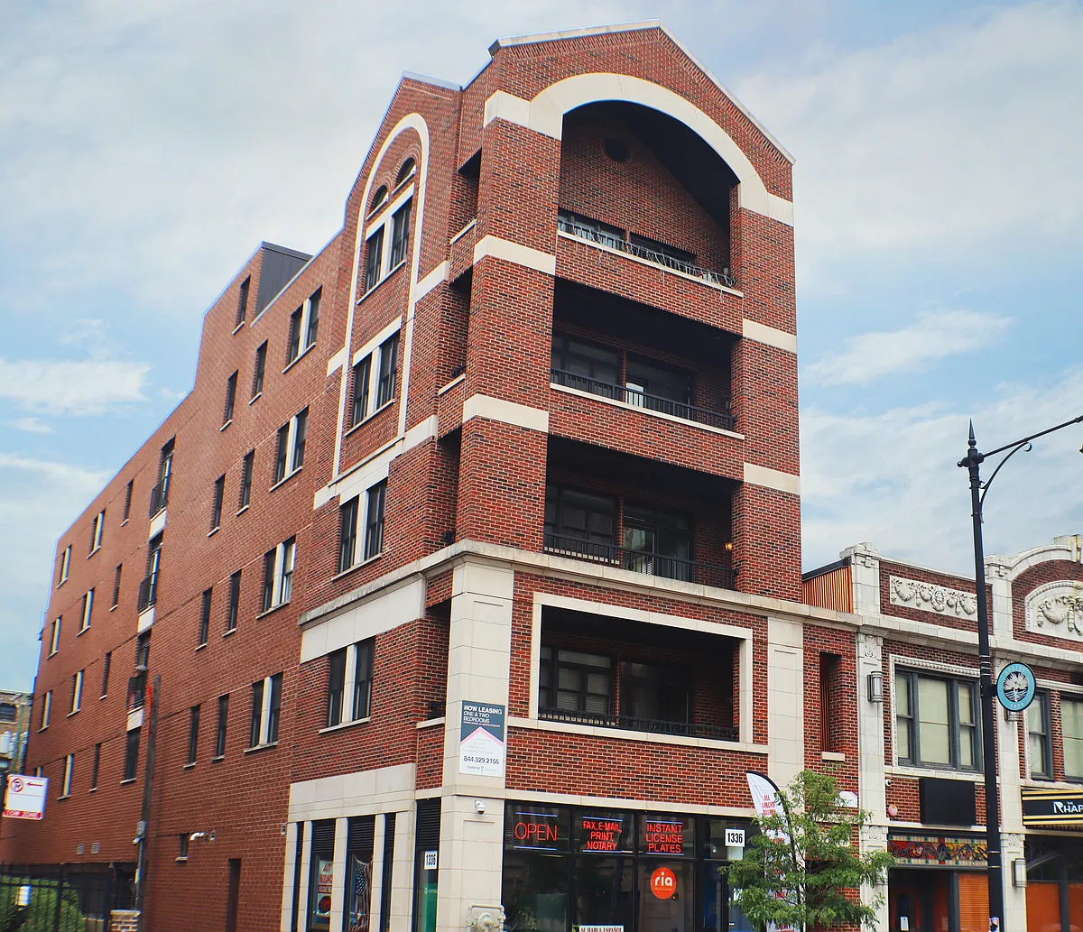 Building Photo - 1334 W Morse Ave