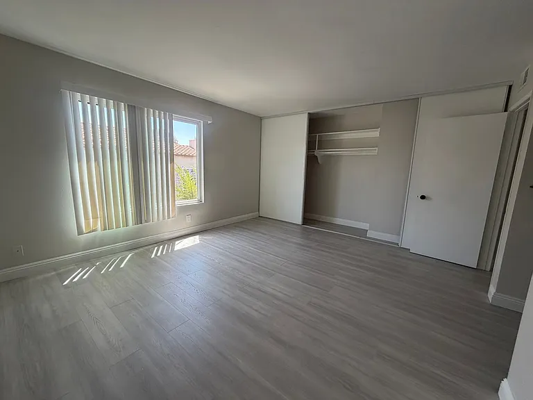 3476 Del Amo Blvd — Photo 21