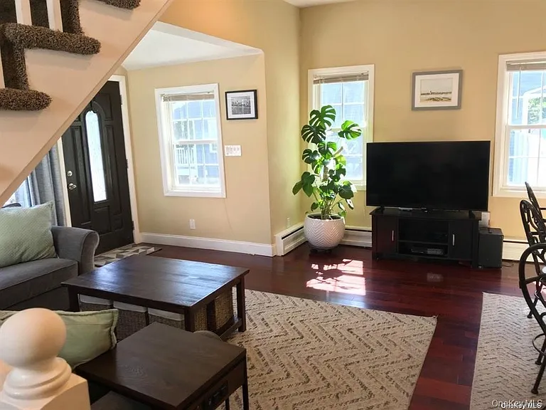 175 Richmond Blvd — Photo 10