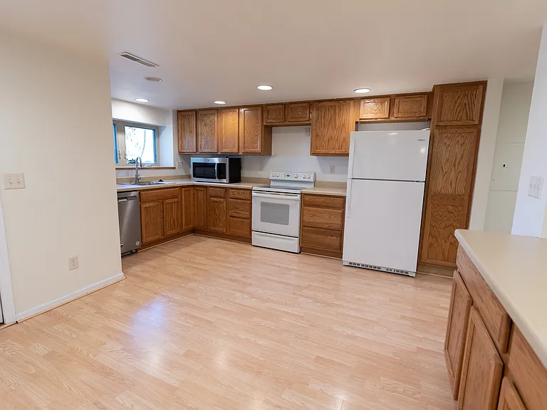328 W Main St #B — Photo 8