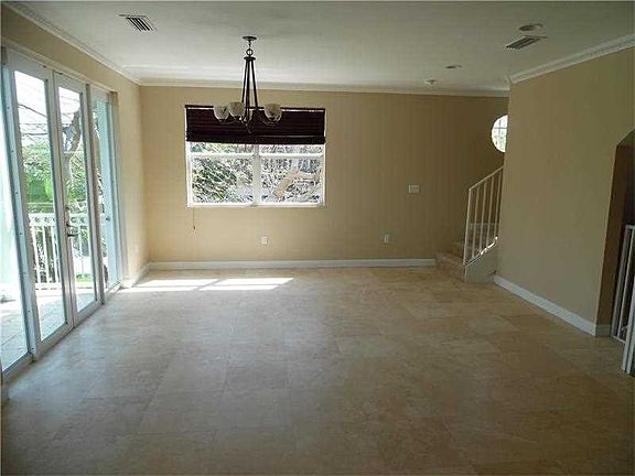 4th image of 505 NE 15th Ave #1