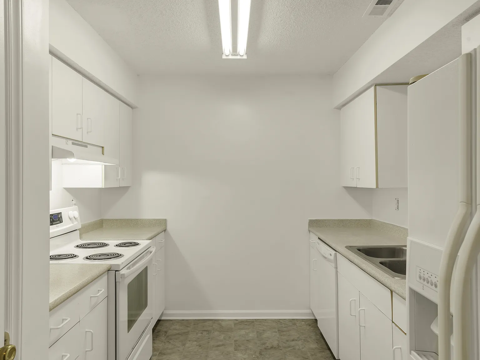 Poplar Manor — Photo 2
