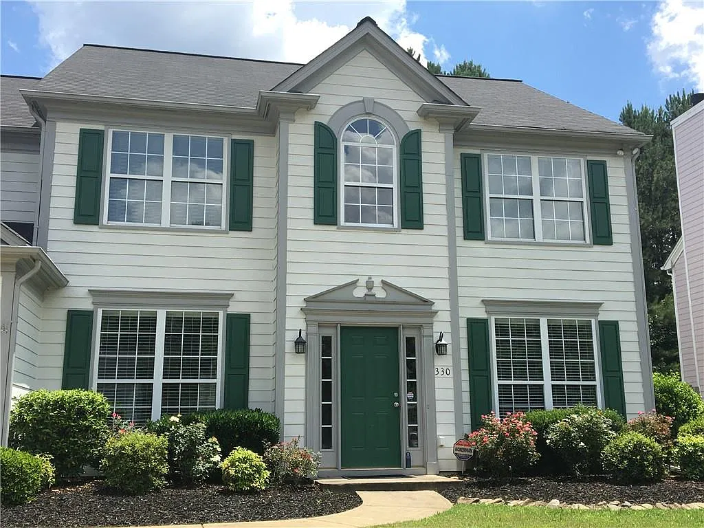 4 bed, 2.5 bath, 2675 sqft, $2,900 — Photo 2