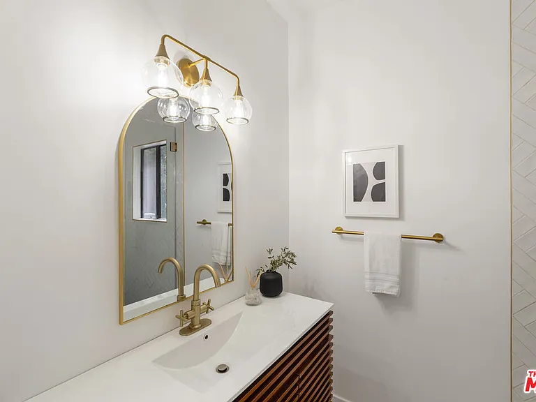 8506 Oak Ct — Photo 42