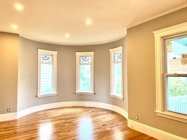 90 Bloomfield St, Dorchester, MA 02124