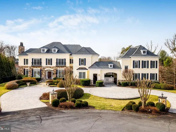 9113 Dara Ln, Great Falls, VA 22066