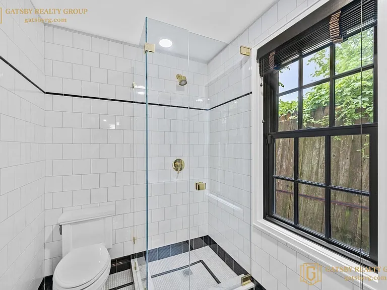 208 Windsor St — Photo 9