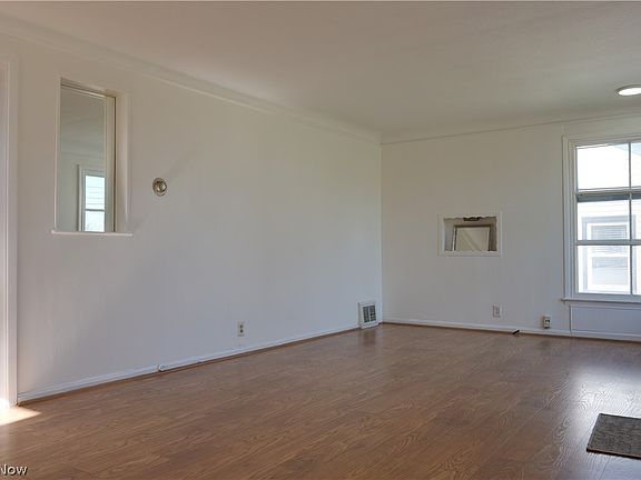 3rd image of 14907 Montrose Ave