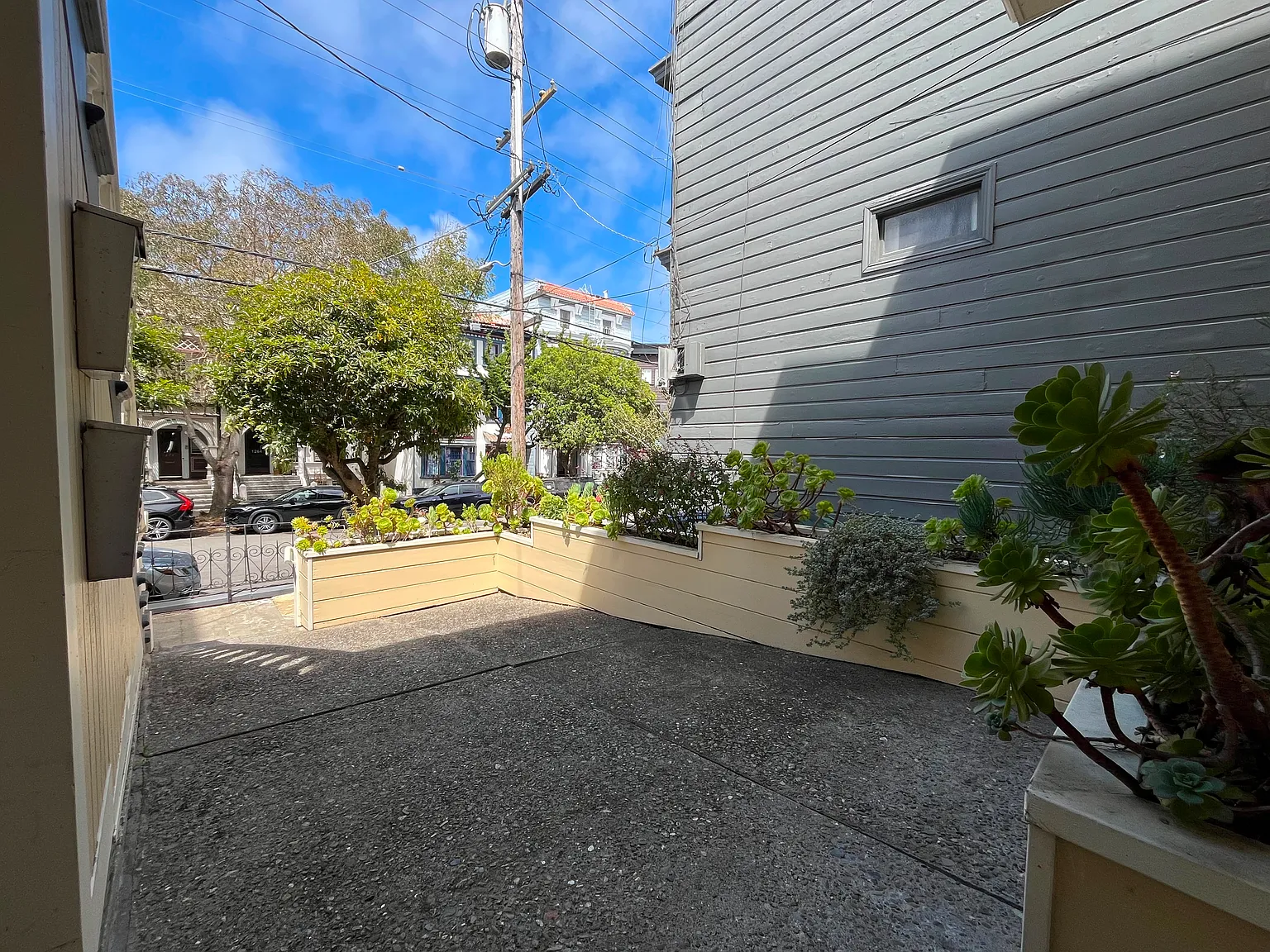 2 bed, 1106 sqft, $6,695 — Photo 3