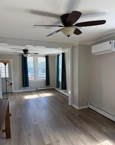 3 bed, 1.5 bath, 1064 sqft, $2,000 — Photo 3