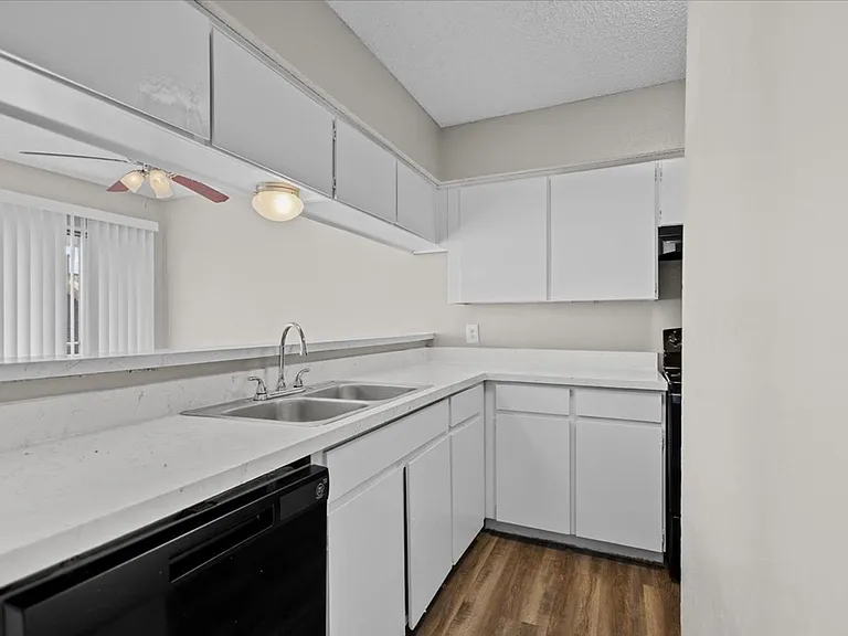 Broadway Reserve Apartments A Fresh, Revitalized Home in Tyler, TX — Photo 15