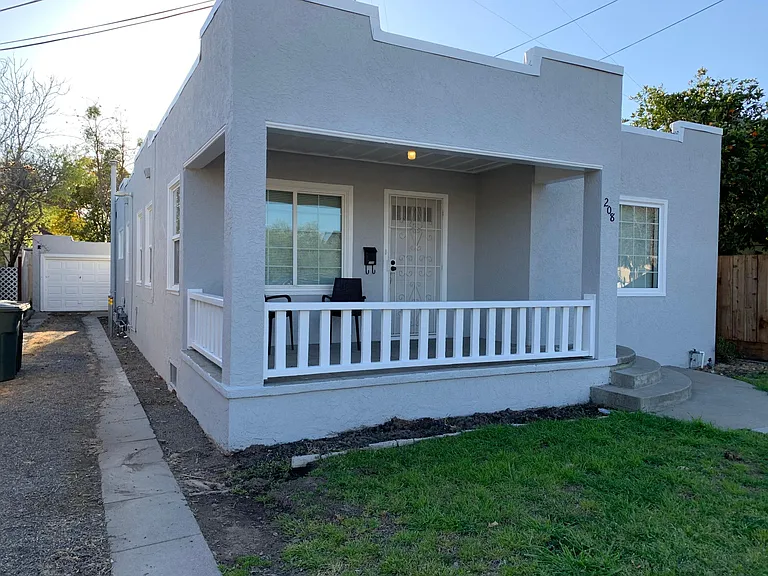 208 N 2nd Ave — Photo 1