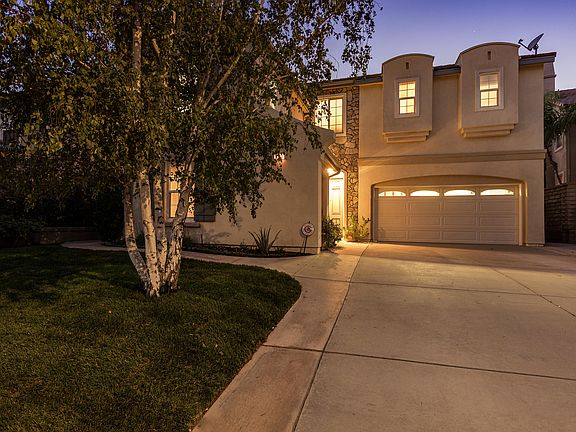 3rd image of 913 Alexandra Ct