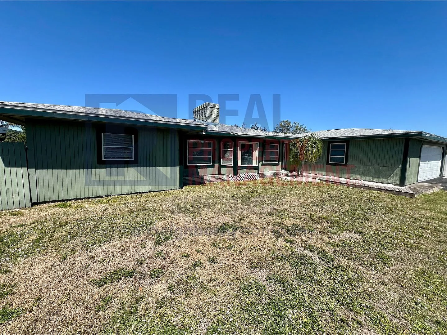 Adorable 2/2 available for annual lease now! — Photo 2