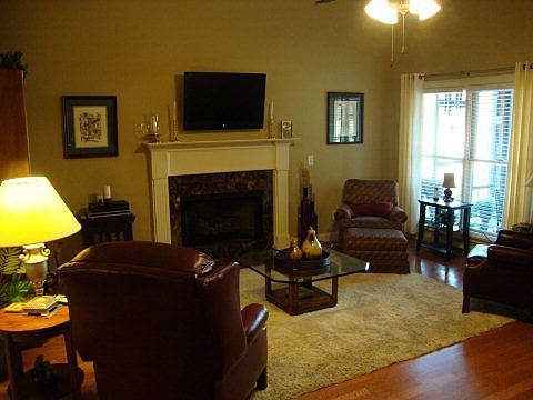 2nd image of 2144 N Donahue Dr