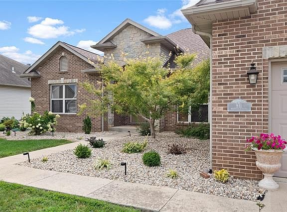 5th image of 911 Moorfield Park Dr
