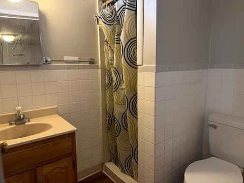 2448 S Victoria Ave — Photo 18
