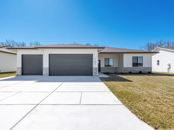 707 E Elmwood St, Valley Center, KS 67147