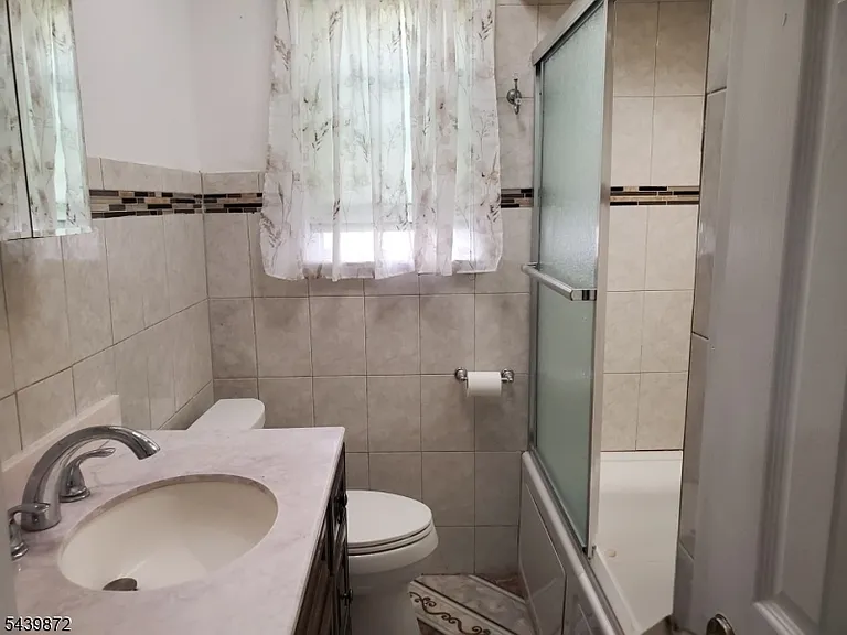 15 Westervelt Pl — Photo 12