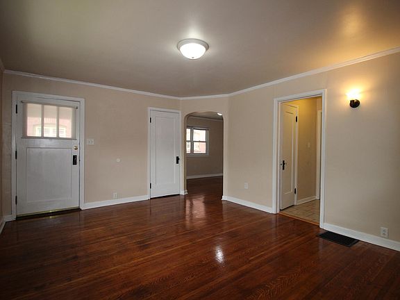 4th image of 501 N Woodruff Place West Dr