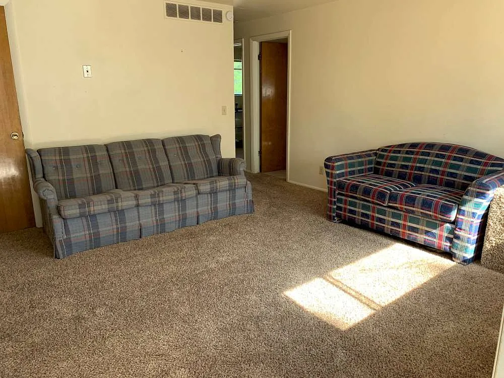 3 bed, 1.5 bath, 1000 sqft, $450 — Photo 3