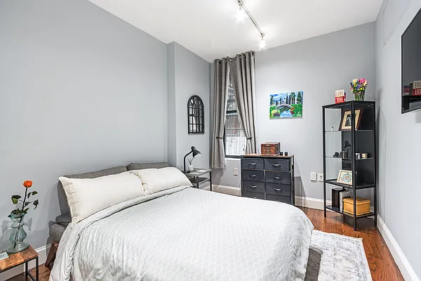 168 East 90th Street #1W in Carnegie Hill, Manhattan