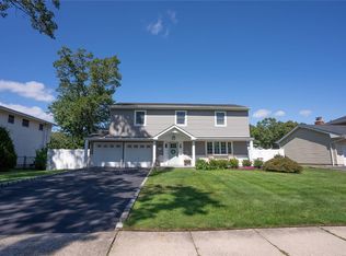 3 Sandra Dr, Smithtown, NY 11788