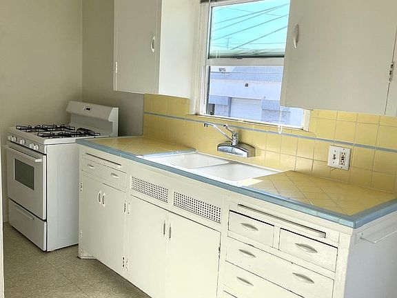 5th image of 126 E Colorado Blvd APT D