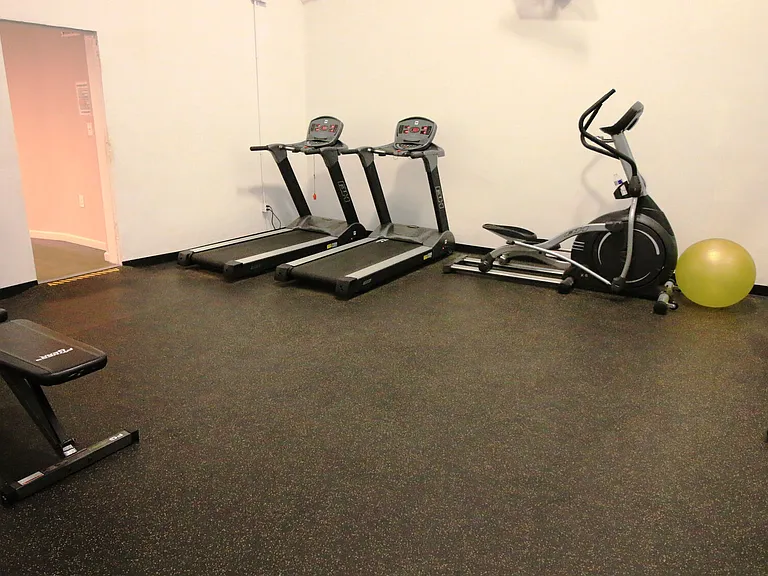 Preston Racquet Club Apartments — Photo 14