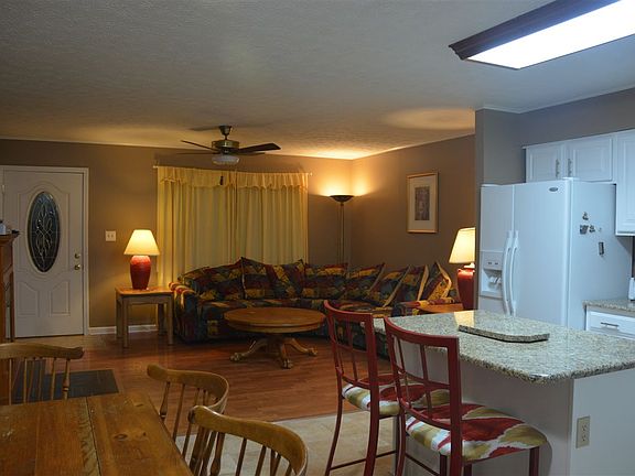 5th image of 190 Pleasant Ln