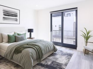 11800 Courtleigh Dr #404, Los Angeles, CA 90066