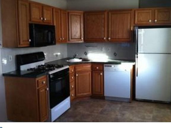 4th image of 219 Jamestown St #1