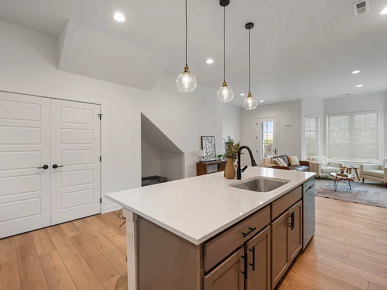 1109 SW 11th St — Photo 14