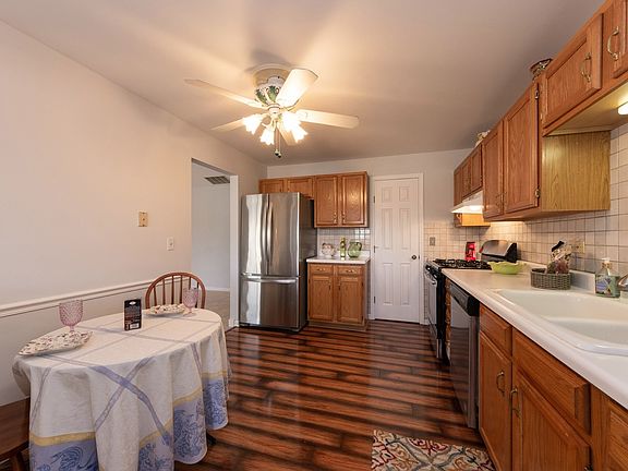 5th image of 1410 Plum Ct APT D