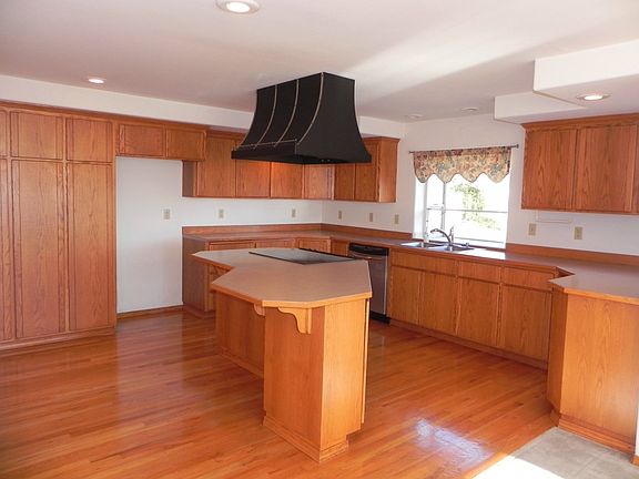 4th image of 363 Hill Park Ct