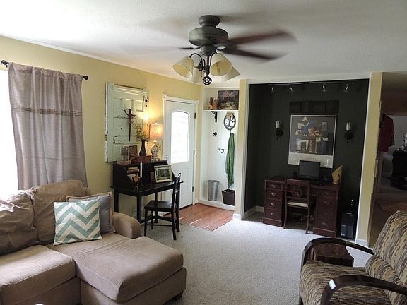 2nd image of 2027 Emerald Dr