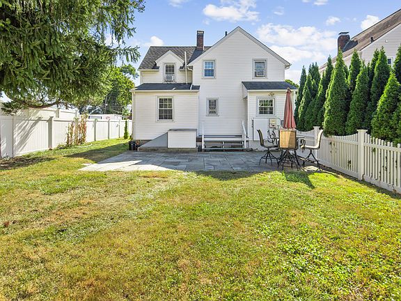 4th image of 15A Forest Lawn Ave #0
