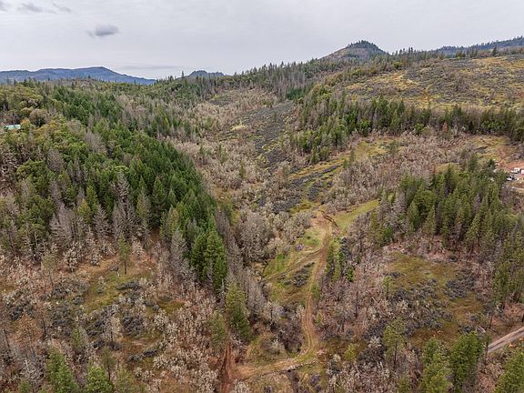 5th image of 2527 Crowfoot Rd