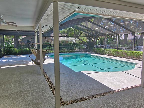 4th image of 5914 Hammock Woods Dr