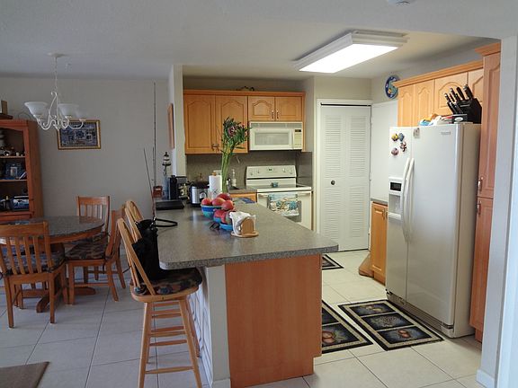 5th image of 7135 Collins Ave APT 1633