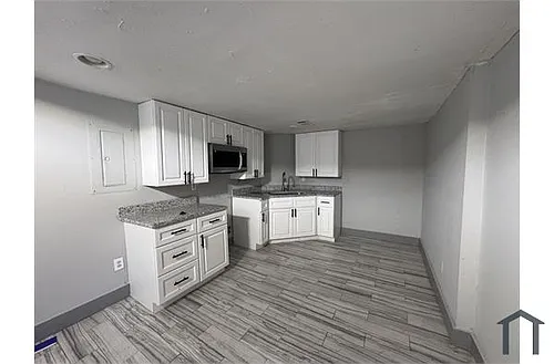 729 Jones Ave NW #B Photo 1