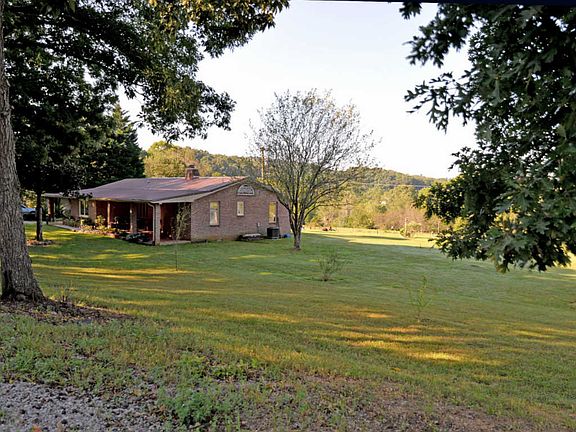 3rd image of 627 Flint Ln