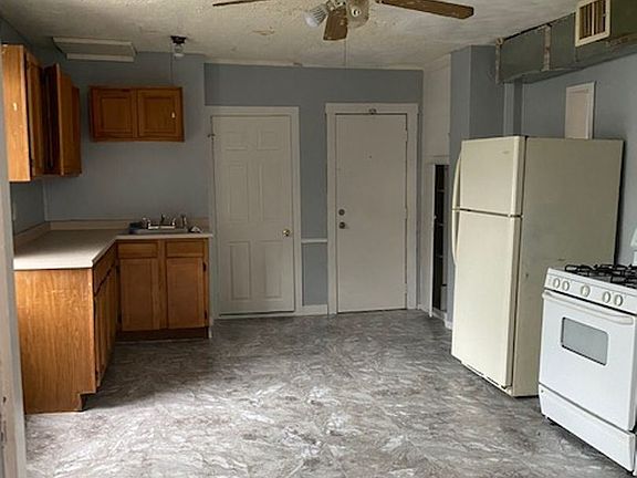 2nd image of 667 Charles St #3