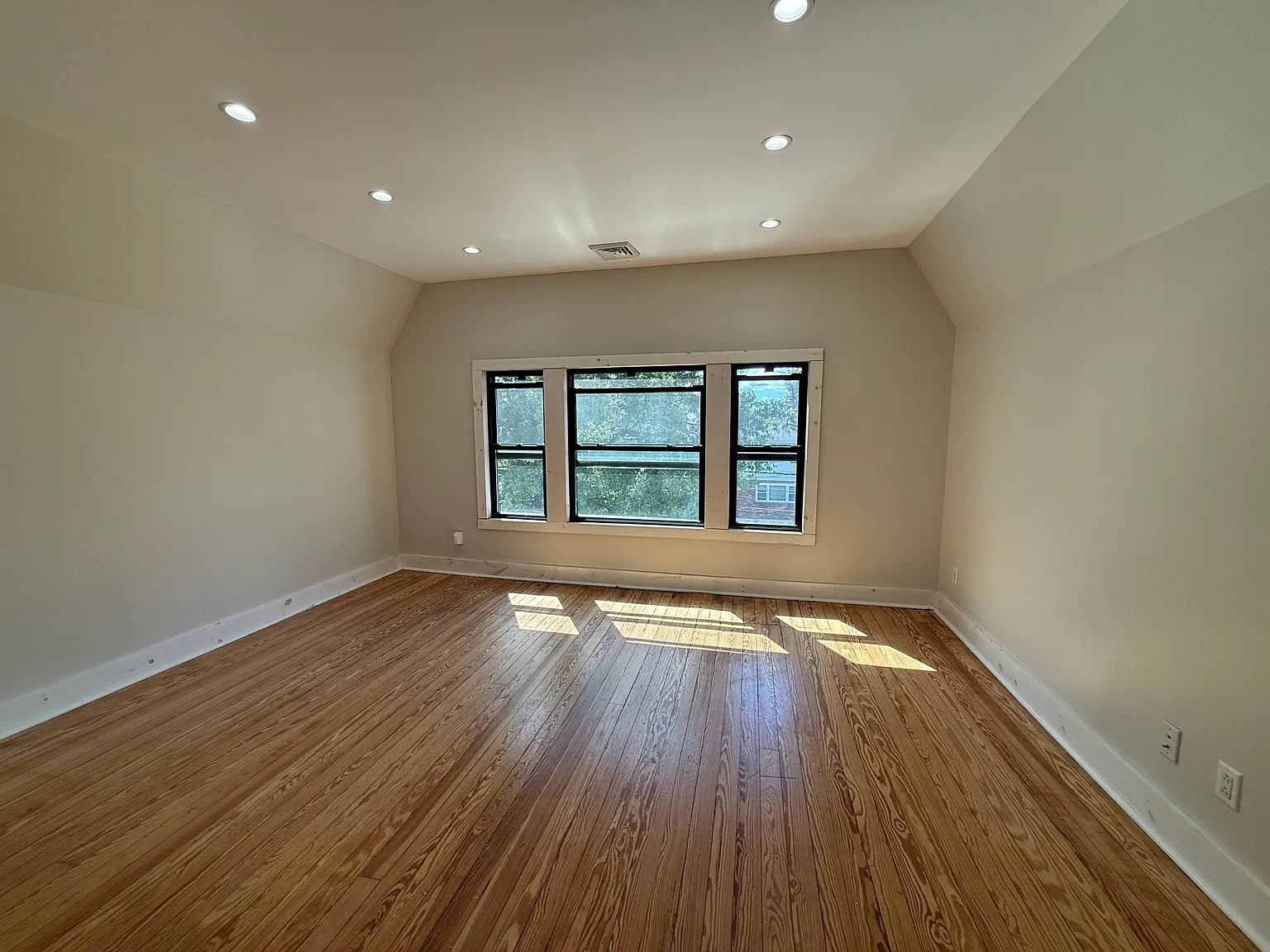 2 bed, 1000 sqft, $3,250 — Photo 4