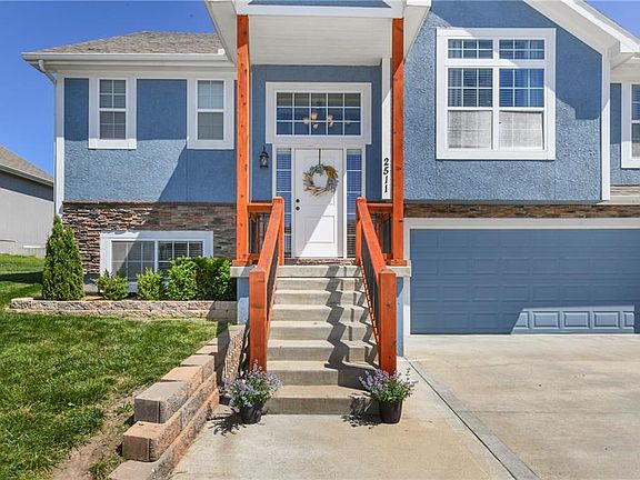 4th image of 2511 E Maple Ct